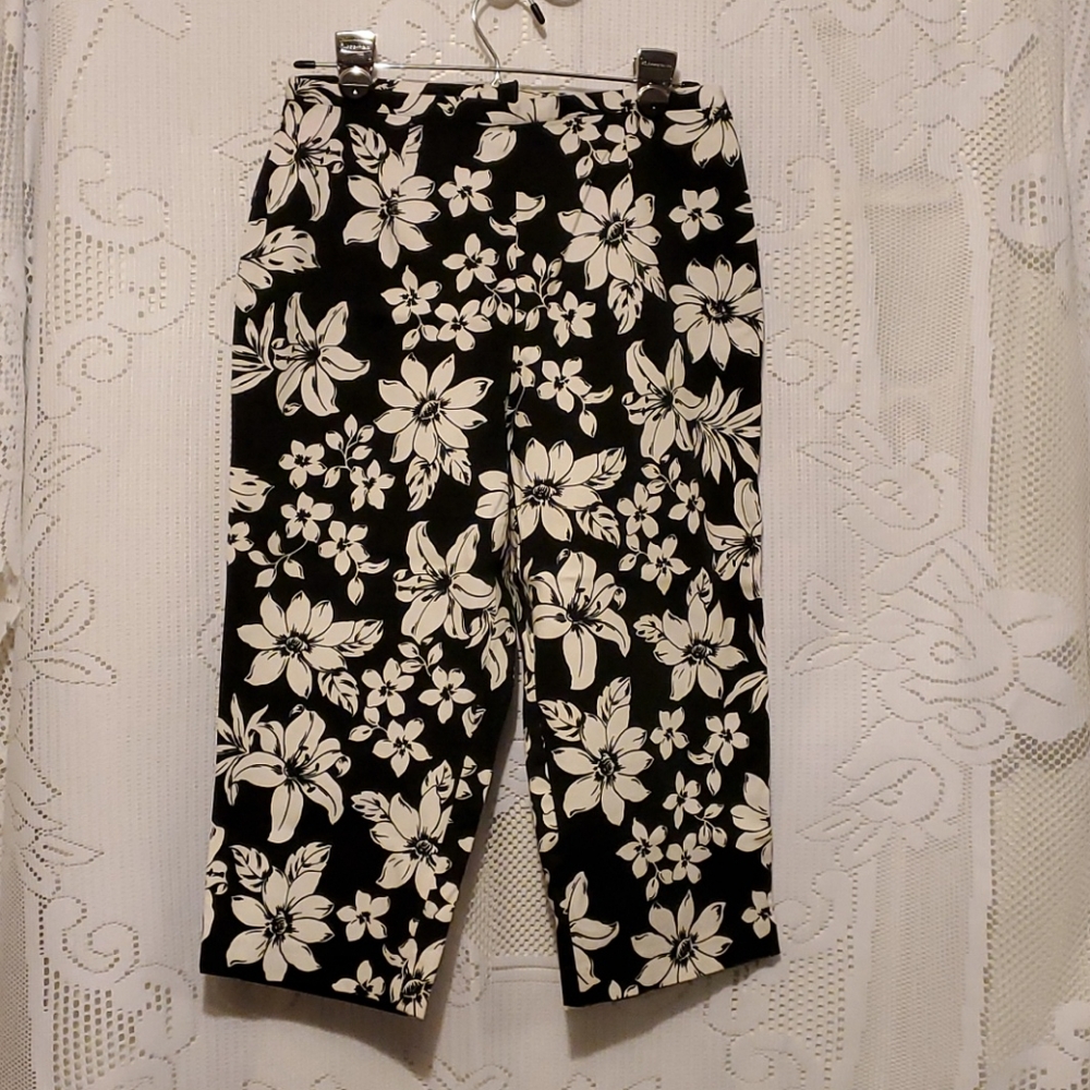 Old Broadway Garment Company floral capris